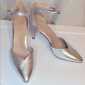 NWOT 27 Edit Naturalizer Heels Pumps Ankle Strap Pointed Toe Silver Size 5.5